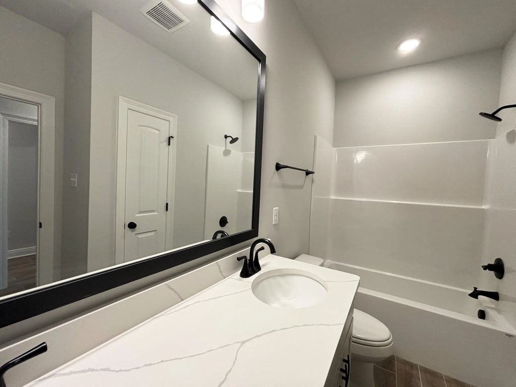 27 of 32 - 234 E Tweet Street, Freeport, FL