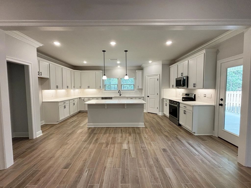 9 of 32 - 234 E Tweet Street, Freeport, FL