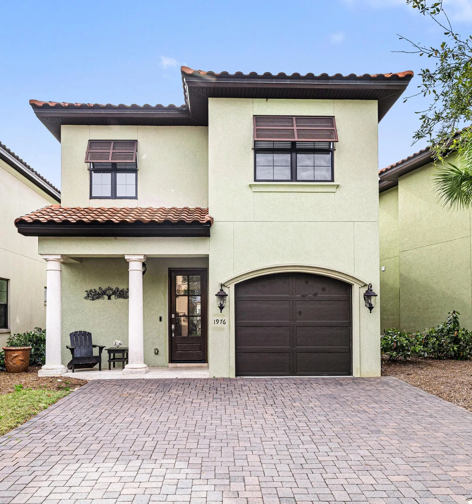 Photo of Listing #997487