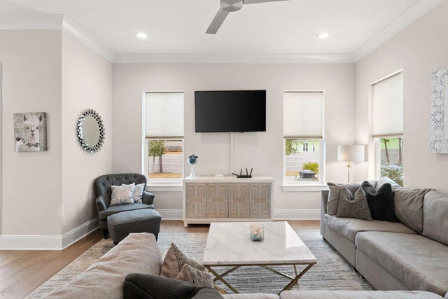 Photo of Listing #997931