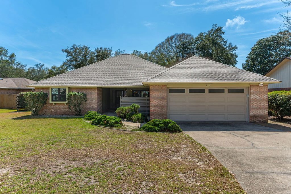 512 Samana Way, Niceville