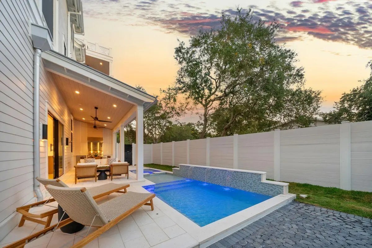 Photo of Listing #997802