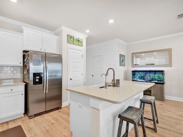Photo of Listing #998587