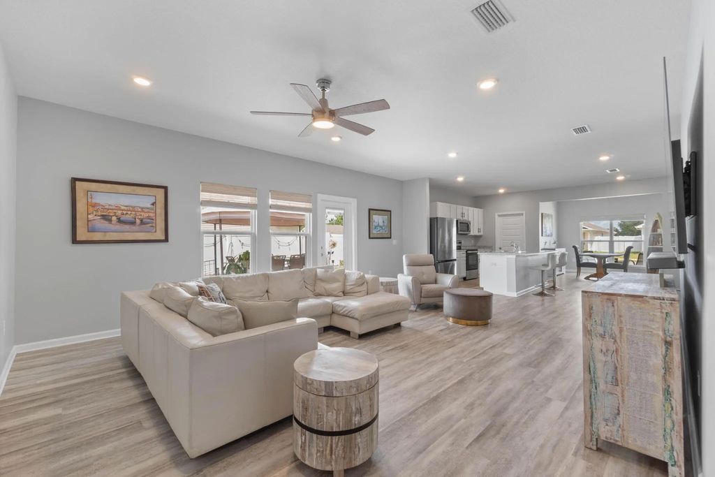 17 of 42 - 38 Silverthorn Street, Freeport, FL