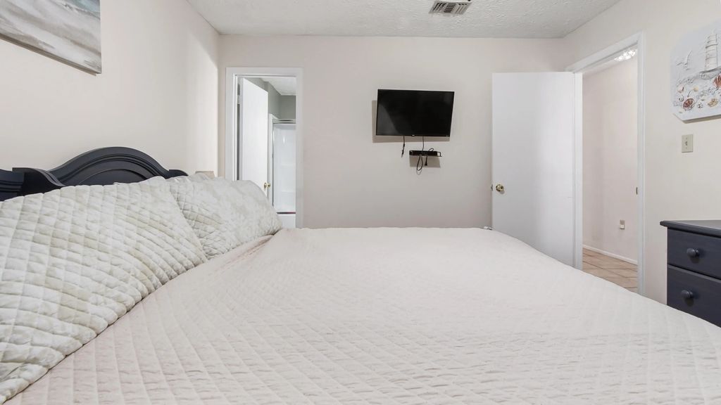 24 of 51 - 6903 N Lagoon Drive Apt 52, Panama City Beach, FL