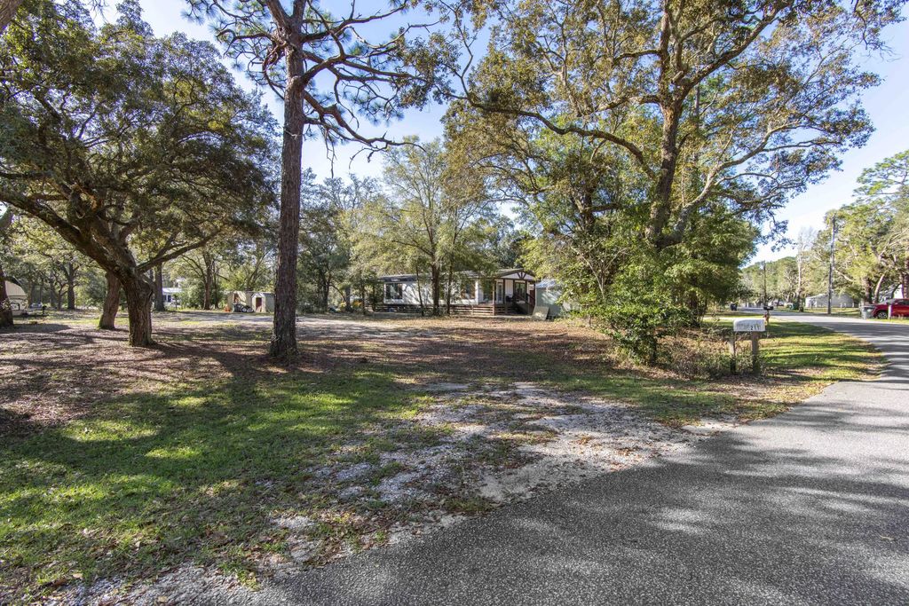 11 of 21 - 211 Carol Drive, Freeport, FL
