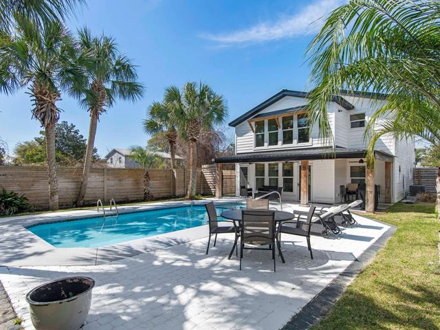 Photo of Listing #998632
