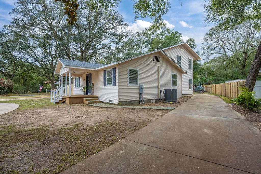 255 Edge Avenue, Valparaiso
