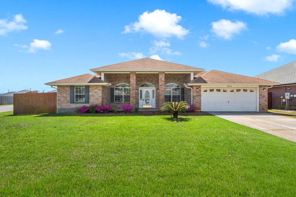 9876 Parker Lake Circle, Navarre