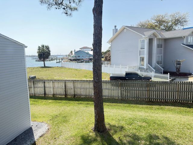 Photo of Listing #998908