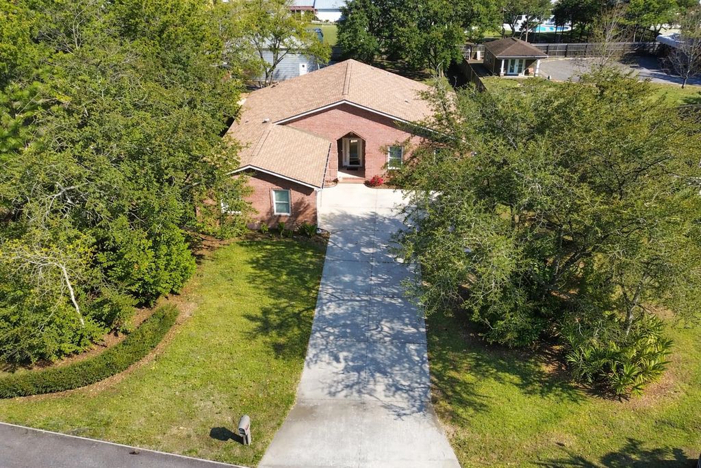 8600 Estrada Street, Navarre