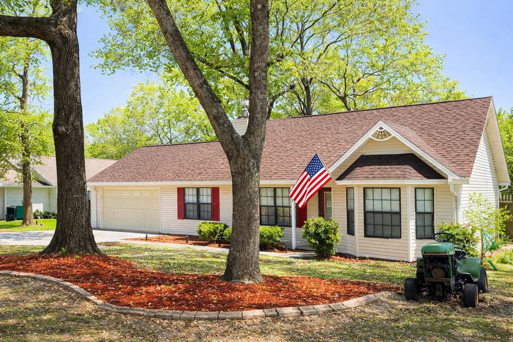 108 Beacons Bend Road, Crestview