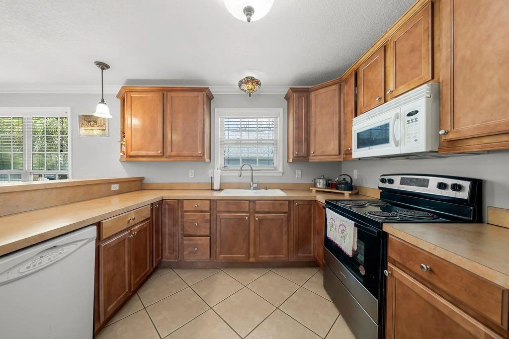 7 of 22 - 362 Palmetto Avenue, Freeport, FL