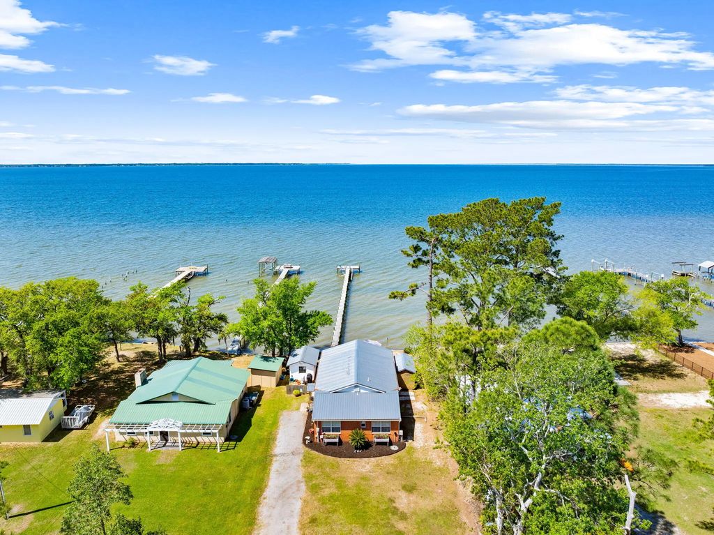 2554 Bay Grove Road, Freeport