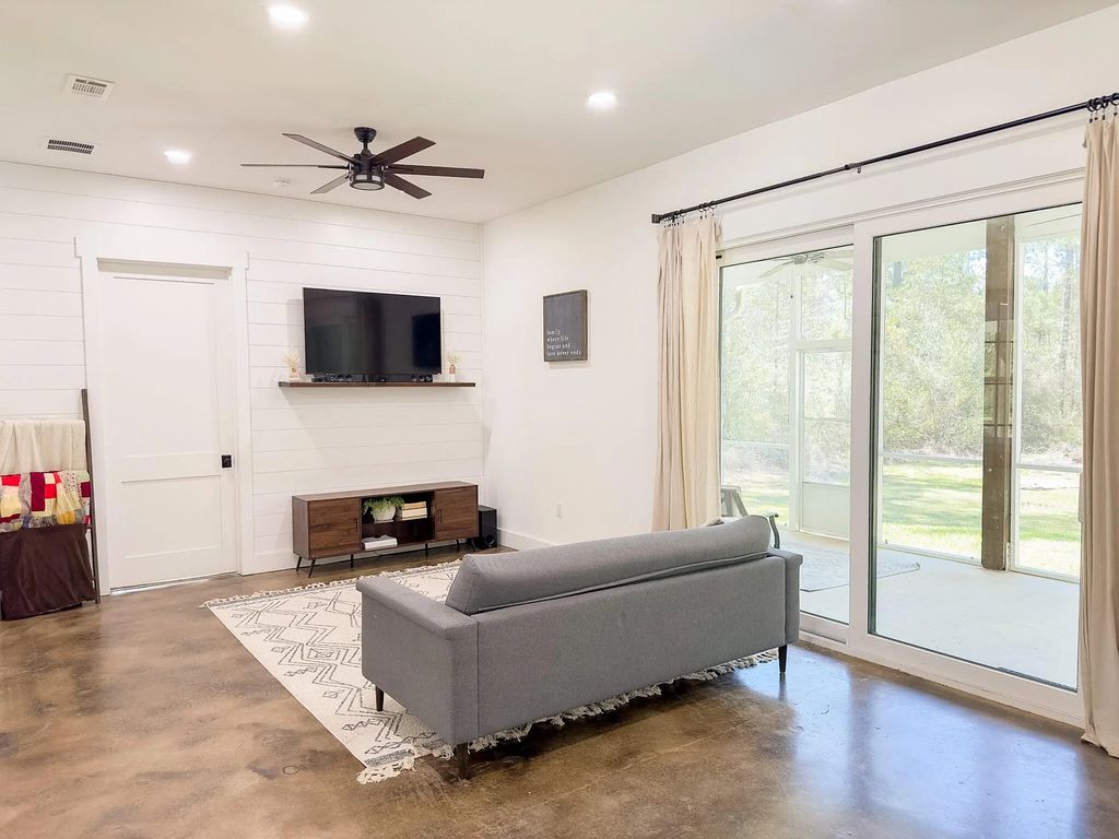 7 of 25 - 285 J W Hollington Road, Freeport, FL
