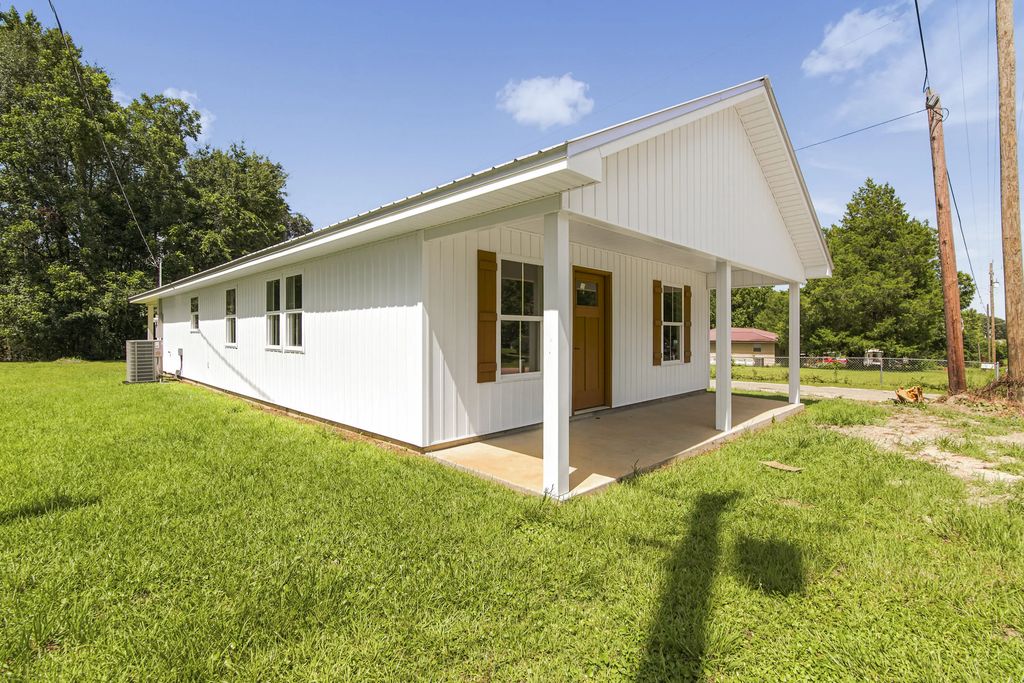 22837 Mcphail Farm Road, Florala