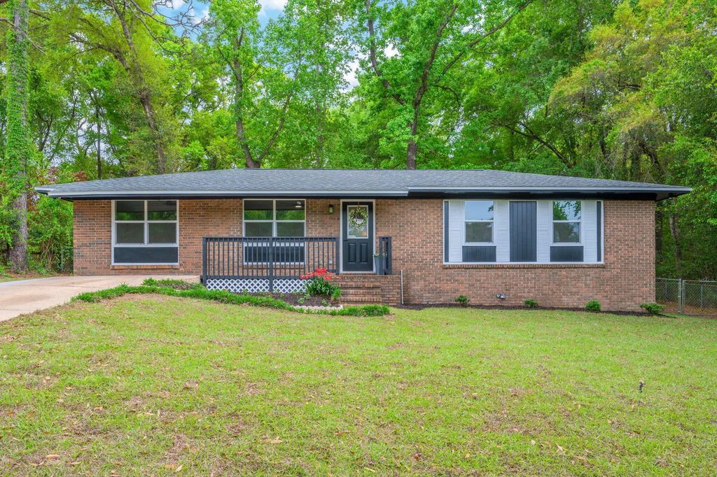 128 Salvadore Drive, Crestview