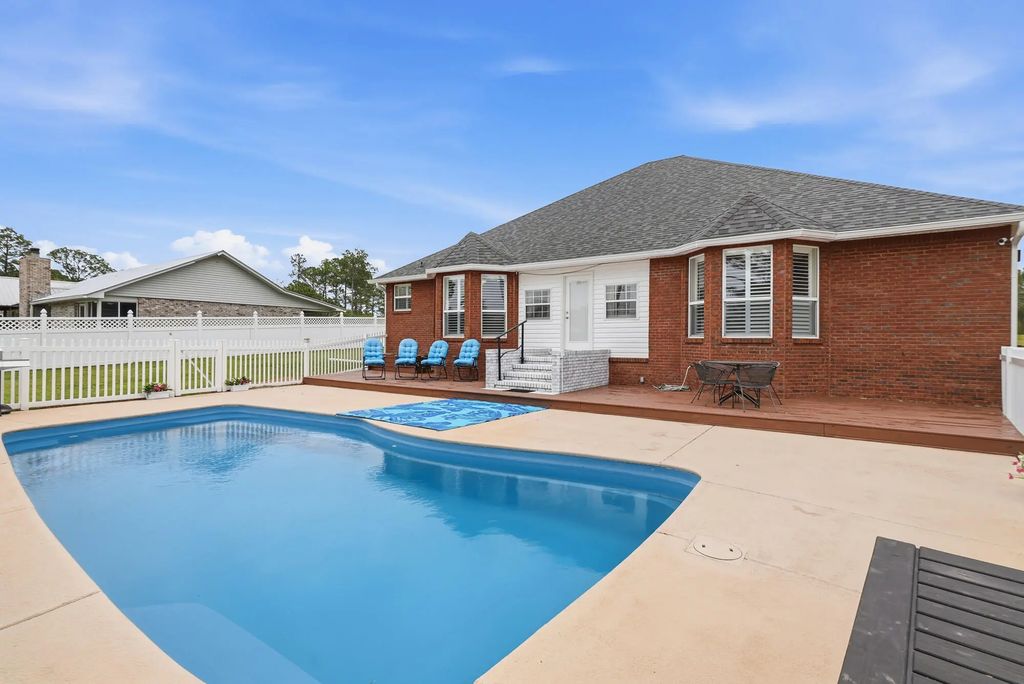 1025 Ten Lake Drive Drive, DeFuniak Springs