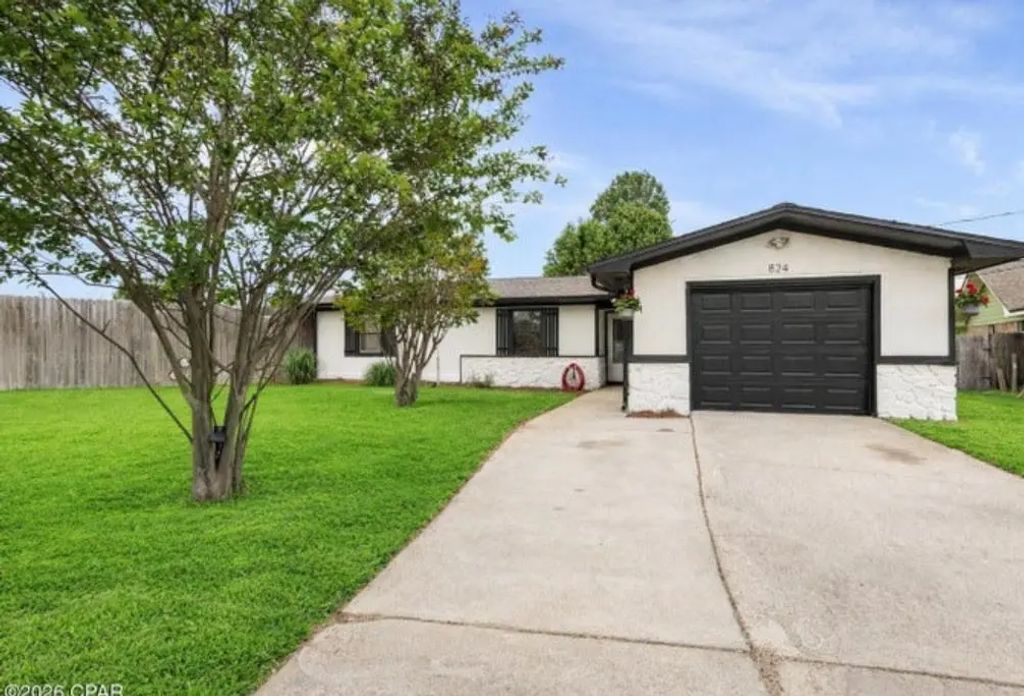 824 Jeremy Lane, Panama City