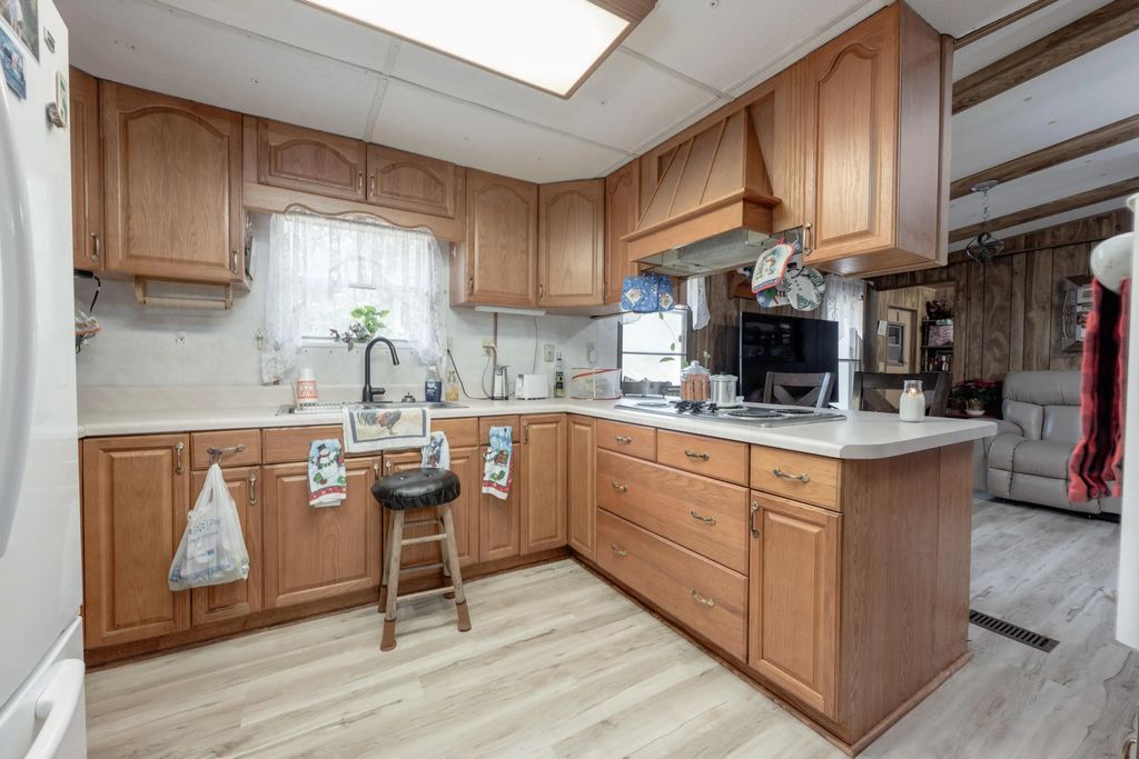 8 of 27 - 248 Bunny Lane, Freeport, FL