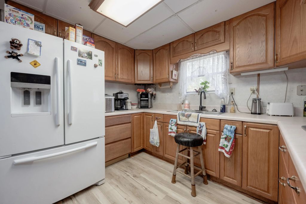 9 of 27 - 248 Bunny Lane, Freeport, FL