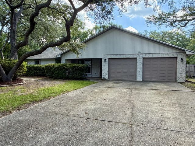 606 E Greenwood Cove, Niceville