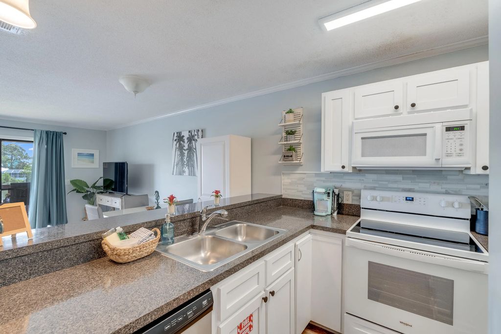 7 of 39 - 8730 Thomas Drive Unit 409, Panama City Beach, FL