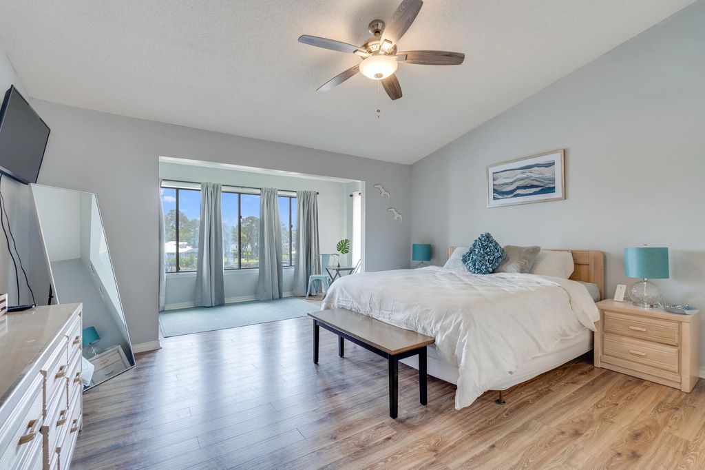 9 of 39 - 8730 Thomas Drive Unit 409, Panama City Beach, FL
