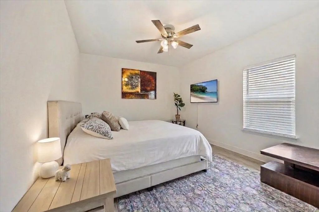 18 of 47 - 110 E Oak Trees Lane, Freeport, FL