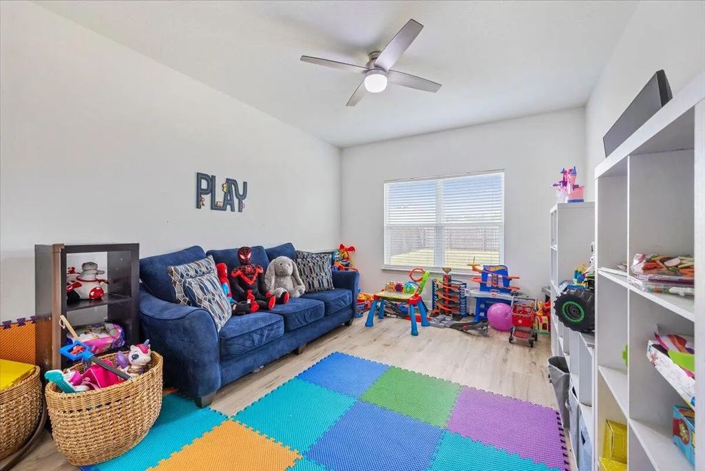 19 of 47 - 110 E Oak Trees Lane, Freeport, FL