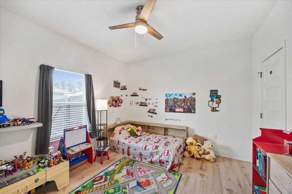 23 of 47 - 110 E Oak Trees Lane, Freeport, FL