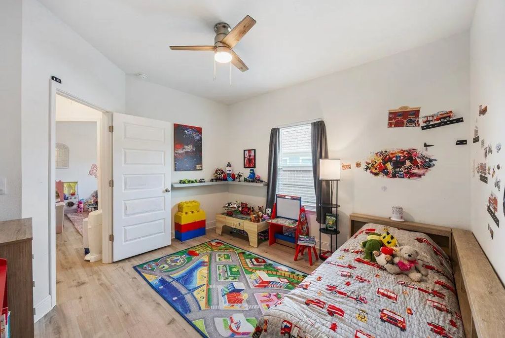 25 of 47 - 110 E Oak Trees Lane, Freeport, FL