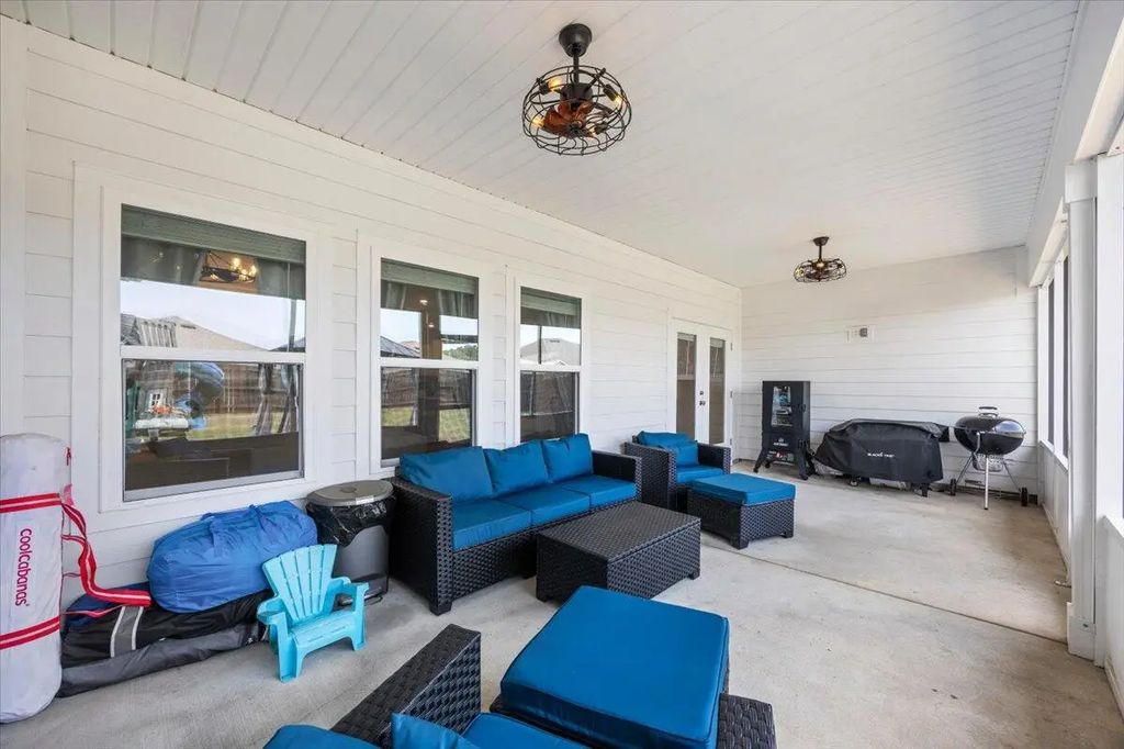 43 of 47 - 110 E Oak Trees Lane, Freeport, FL