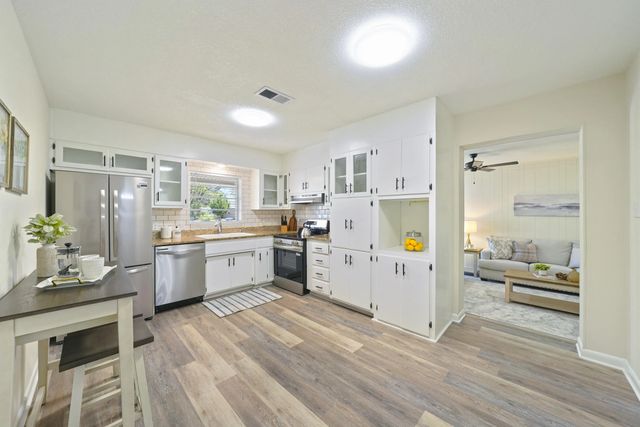 Photo of Listing #1000253