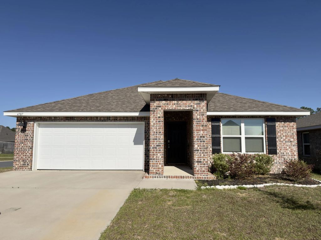 4707 Airmen Drive, Crestview