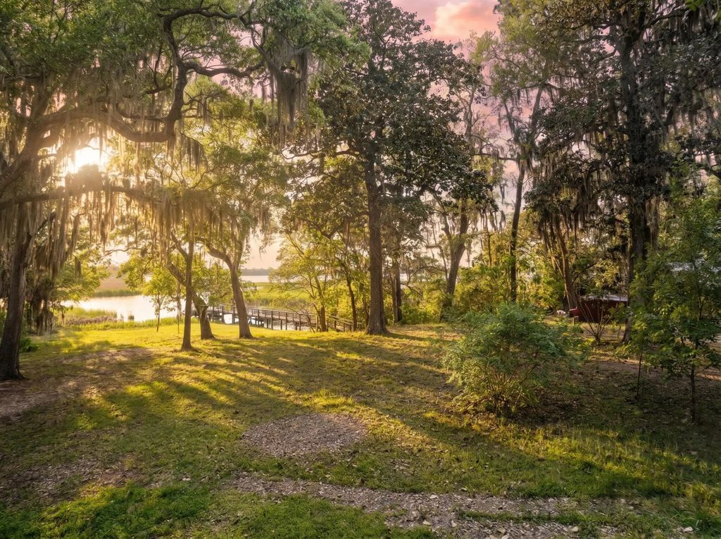 10 of 13 - 203 Pitts Bayshore Drive, Freeport, FL