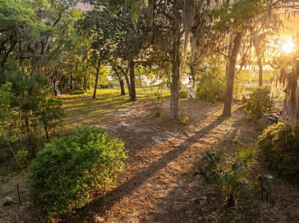 11 of 13 - 203 Pitts Bayshore Drive, Freeport, FL