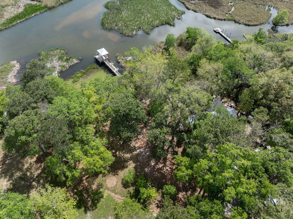 3 of 13 - 203 Pitts Bayshore Drive, Freeport, FL