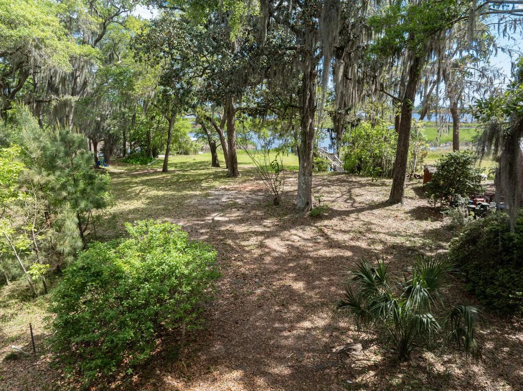 9 of 13 - 203 Pitts Bayshore Drive, Freeport, FL