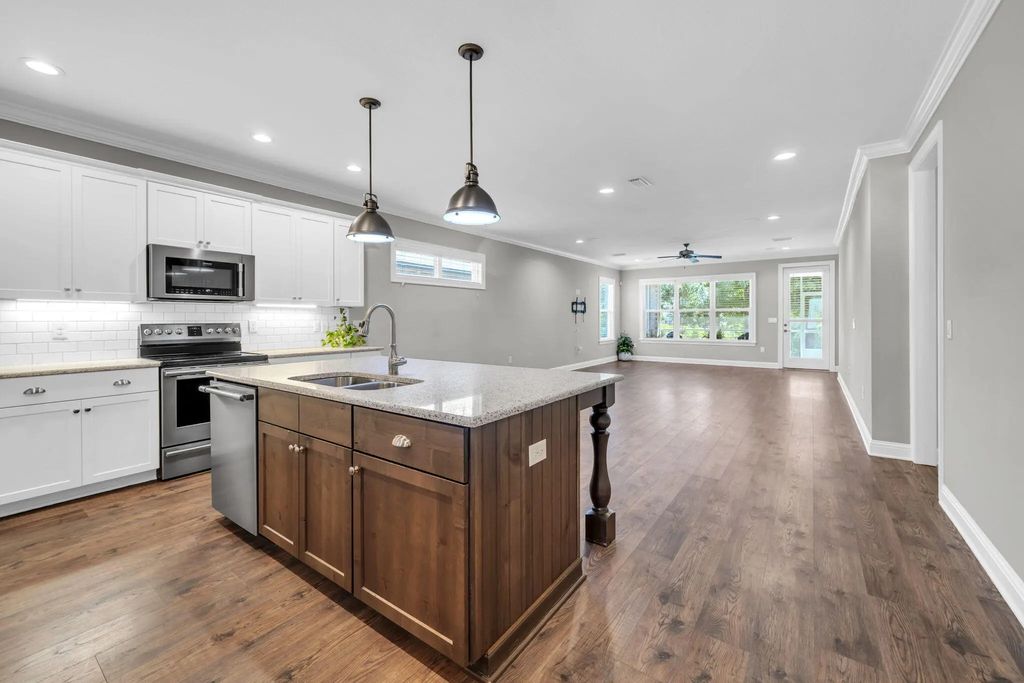 13 of 46 - 48 Oaktree Boulevard, Freeport, FL