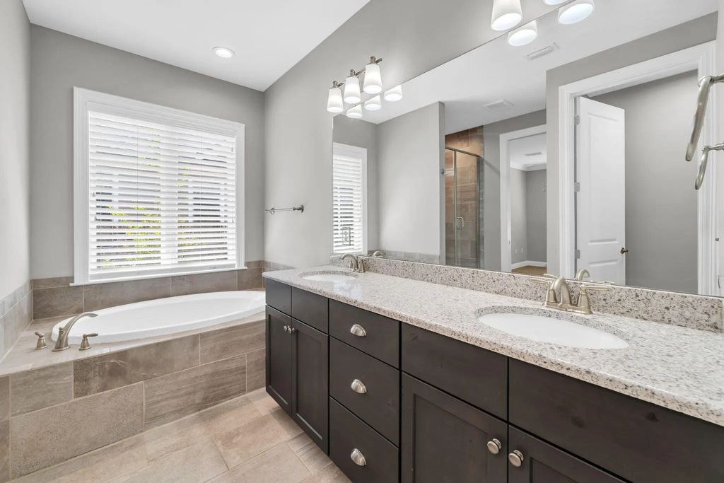 22 of 46 - 48 Oaktree Boulevard, Freeport, FL