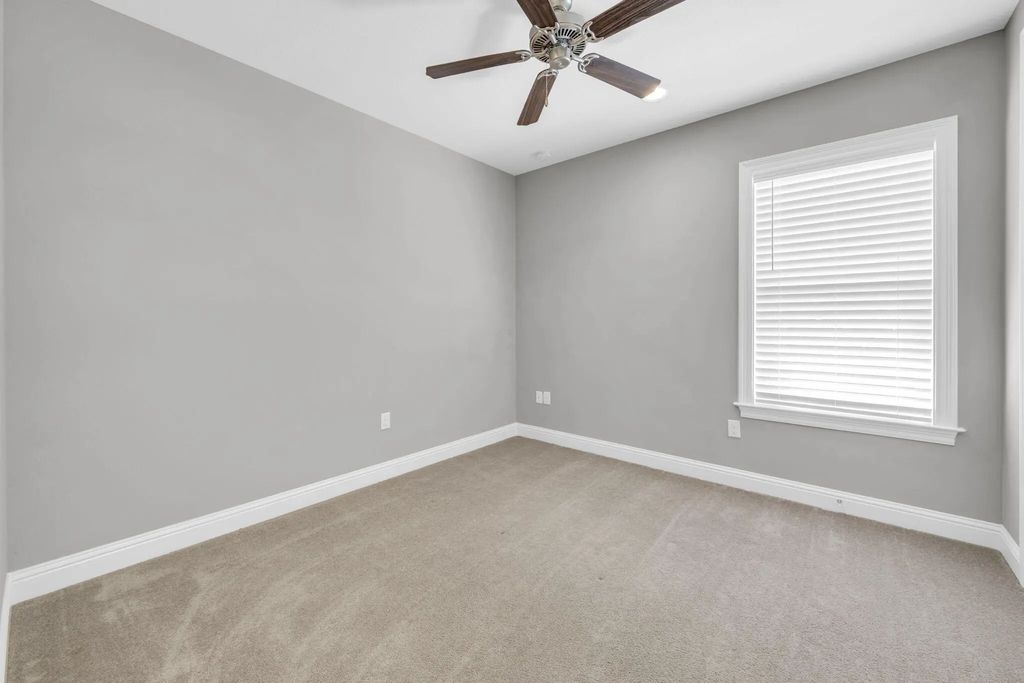 26 of 46 - 48 Oaktree Boulevard, Freeport, FL