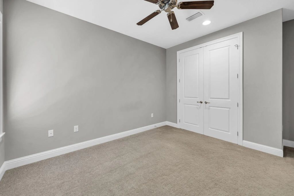 27 of 46 - 48 Oaktree Boulevard, Freeport, FL