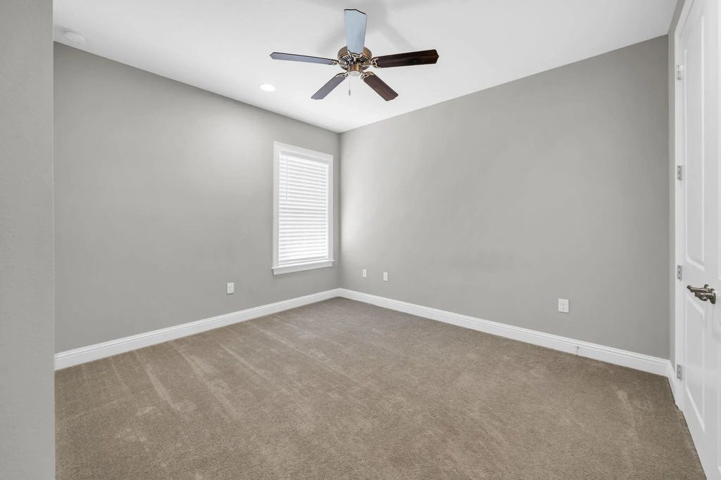 28 of 46 - 48 Oaktree Boulevard, Freeport, FL