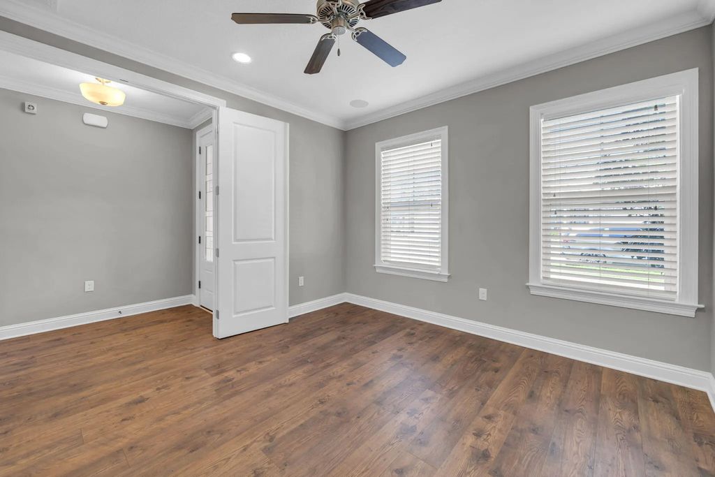 33 of 46 - 48 Oaktree Boulevard, Freeport, FL