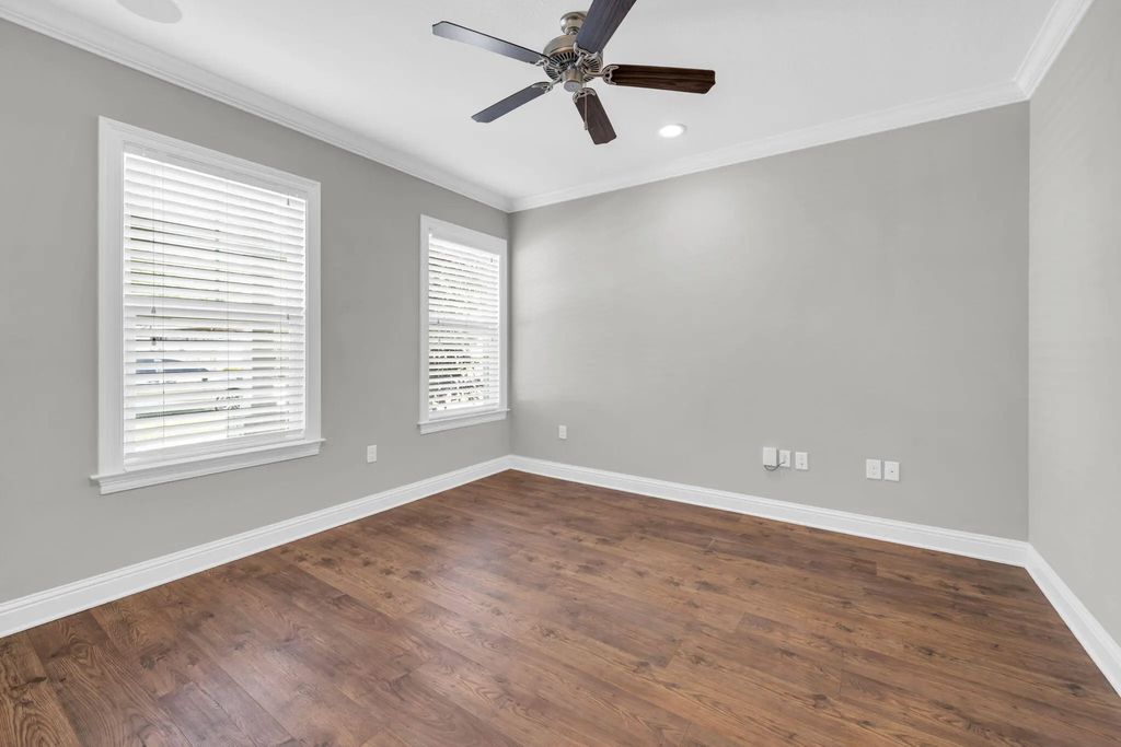 34 of 46 - 48 Oaktree Boulevard, Freeport, FL