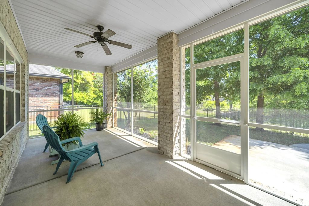 35 of 46 - 48 Oaktree Boulevard, Freeport, FL