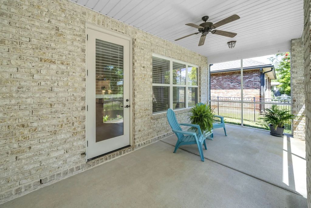 36 of 46 - 48 Oaktree Boulevard, Freeport, FL