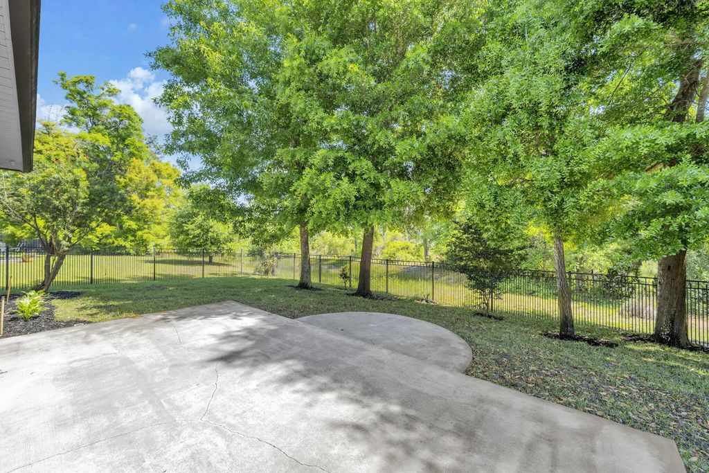 38 of 46 - 48 Oaktree Boulevard, Freeport, FL