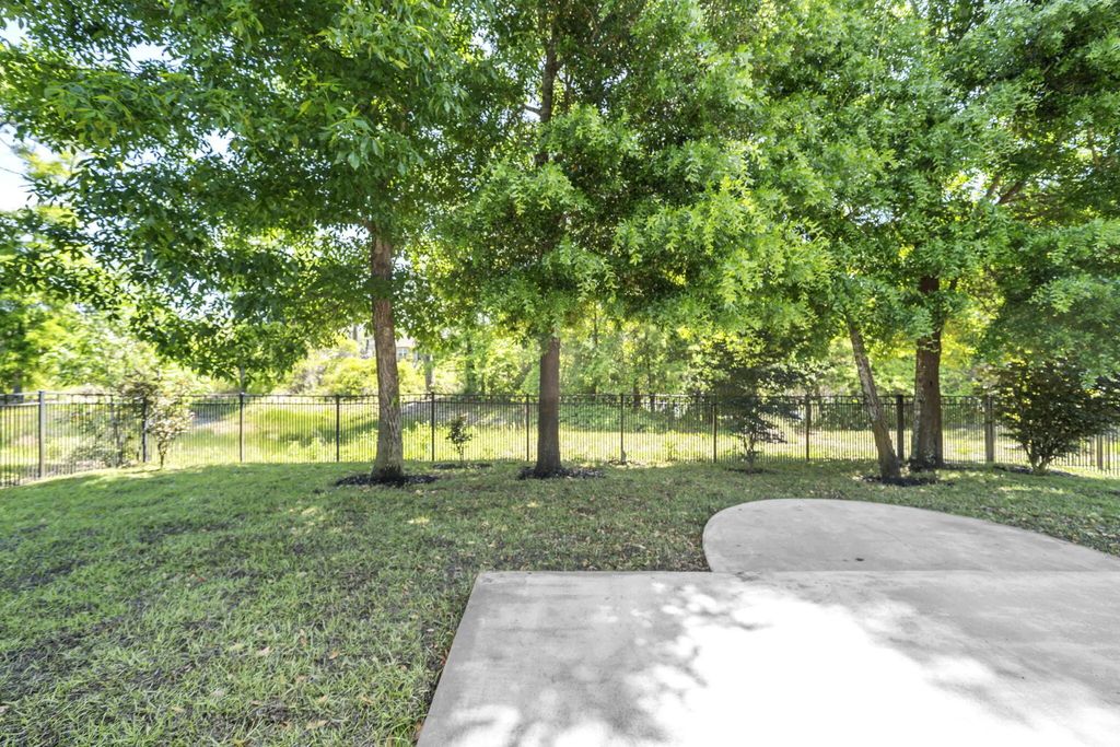39 of 46 - 48 Oaktree Boulevard, Freeport, FL